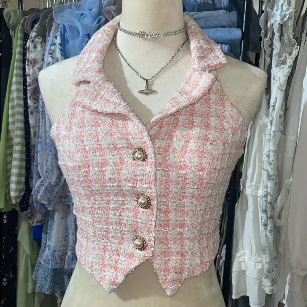 pink crop top